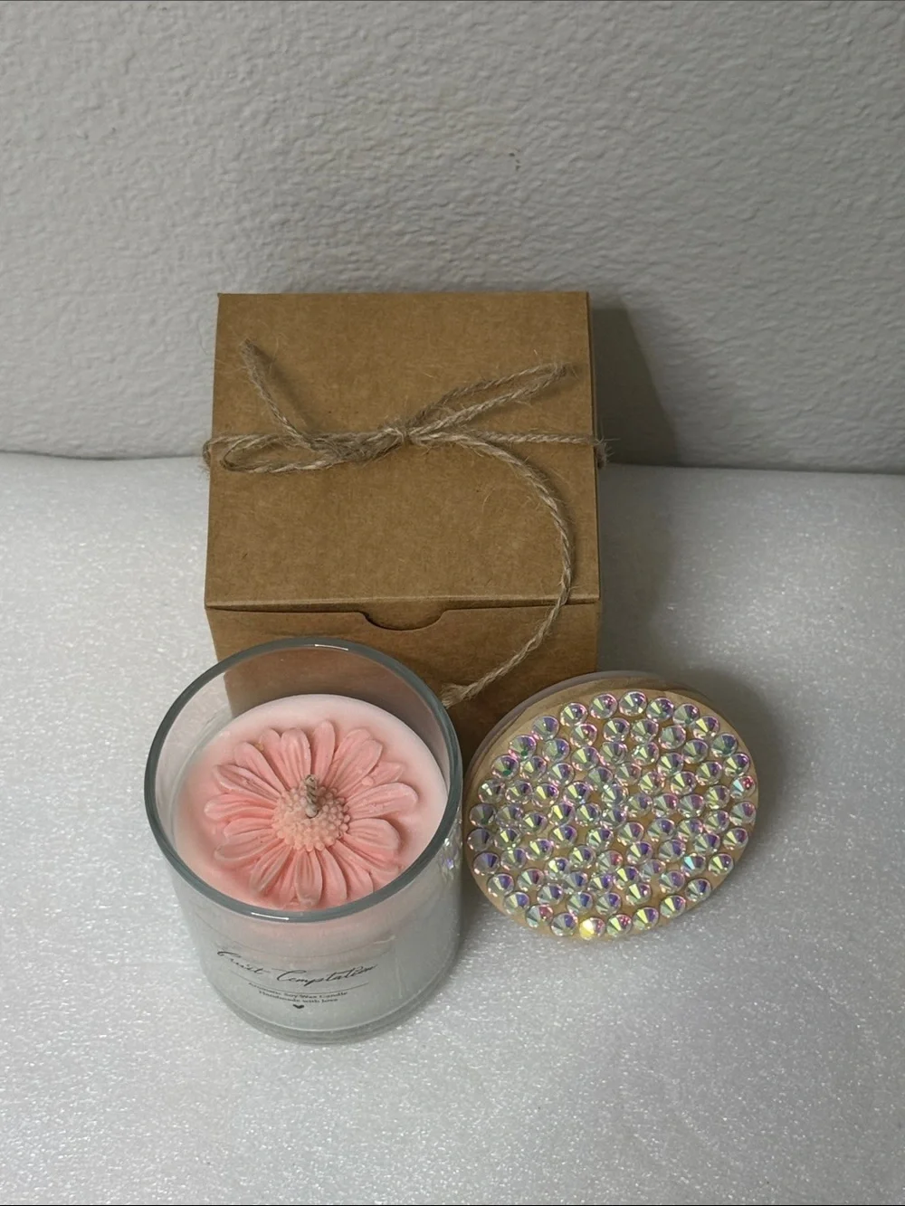 🌸✨ Hand-Poured Pink Floral Soy Candle with Sparkling Rhinestone Lid ✨🌸